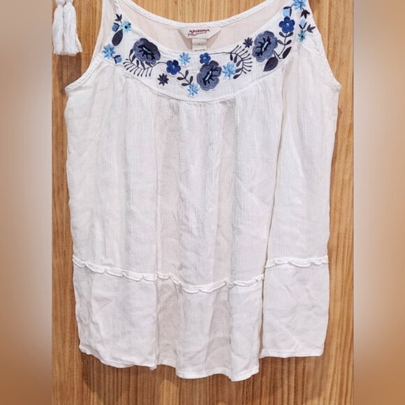 Arizona  Jean Co. White Embroidered Sleeveless Top - Picture 6 of 10